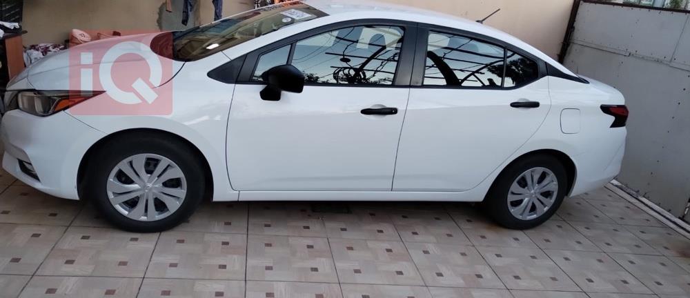 نيسان فيرسا